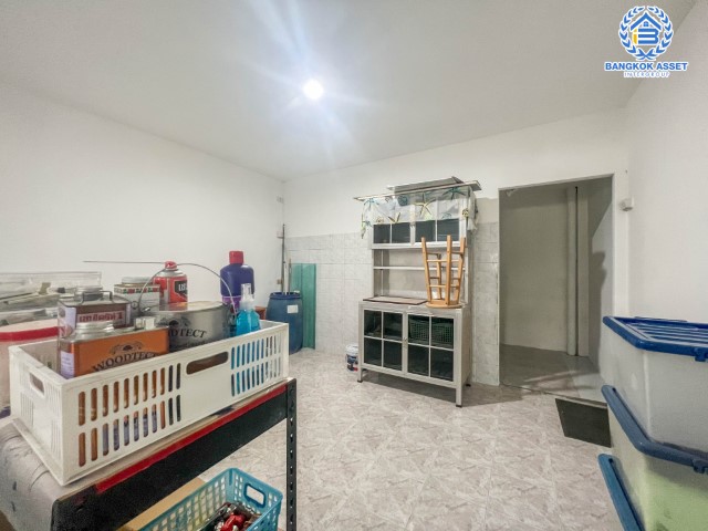 ทาวน์เฮ้าส์มือสองย่านนนทบุรี ม.ทอฝัน พิบูลย์สงคราม เนื้อที่ 19.2 ตร.ว. ฟังก์ชัน 3 ห้องนอน 2 ห้องน้ำ 1 ที่จอดรถ แถมฟรี! 2 เครื่องปรับอากาศ 1 เครื่องทำน้ำอุ่น บนทำเลเดินทางสะดวก เชื่อมต่อหลายเส้นทาง ใกล้จุดขึ้นทางด่วน "พระราม7" และรถไฟฟ้าสายสีม่วง "สถานีแยกติวานนท์"